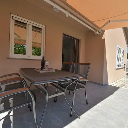 Vila Kuca Za Odmor L&l Bibinje